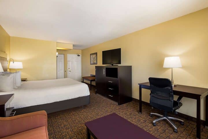Room 18 of 31