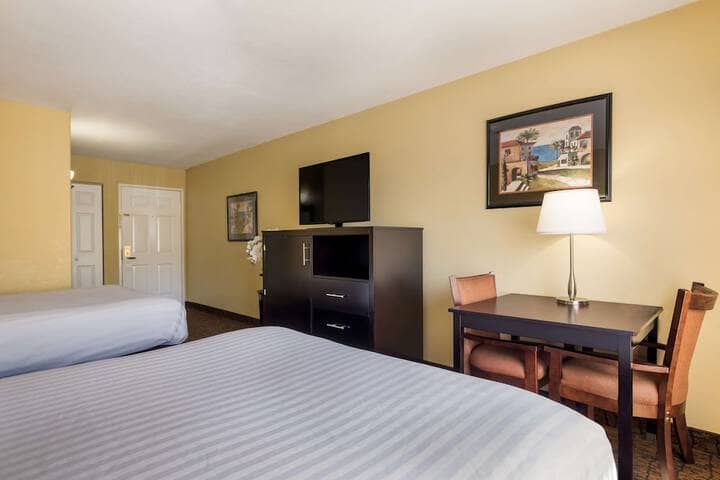 Room 8 of 31